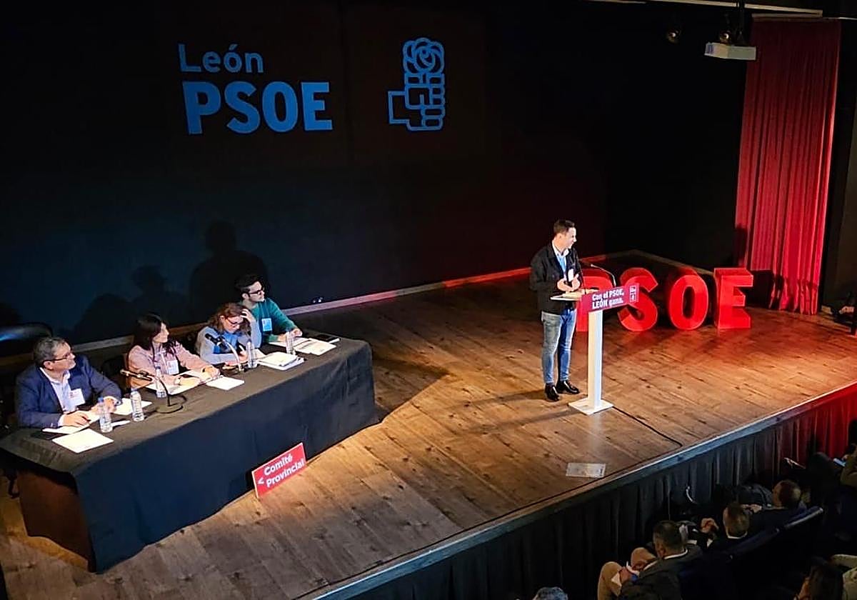 Comité del PSOE en La Robla.