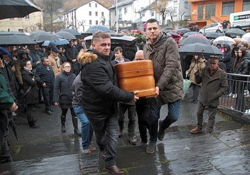Laciana despide de luto y negro a su último minero muerto