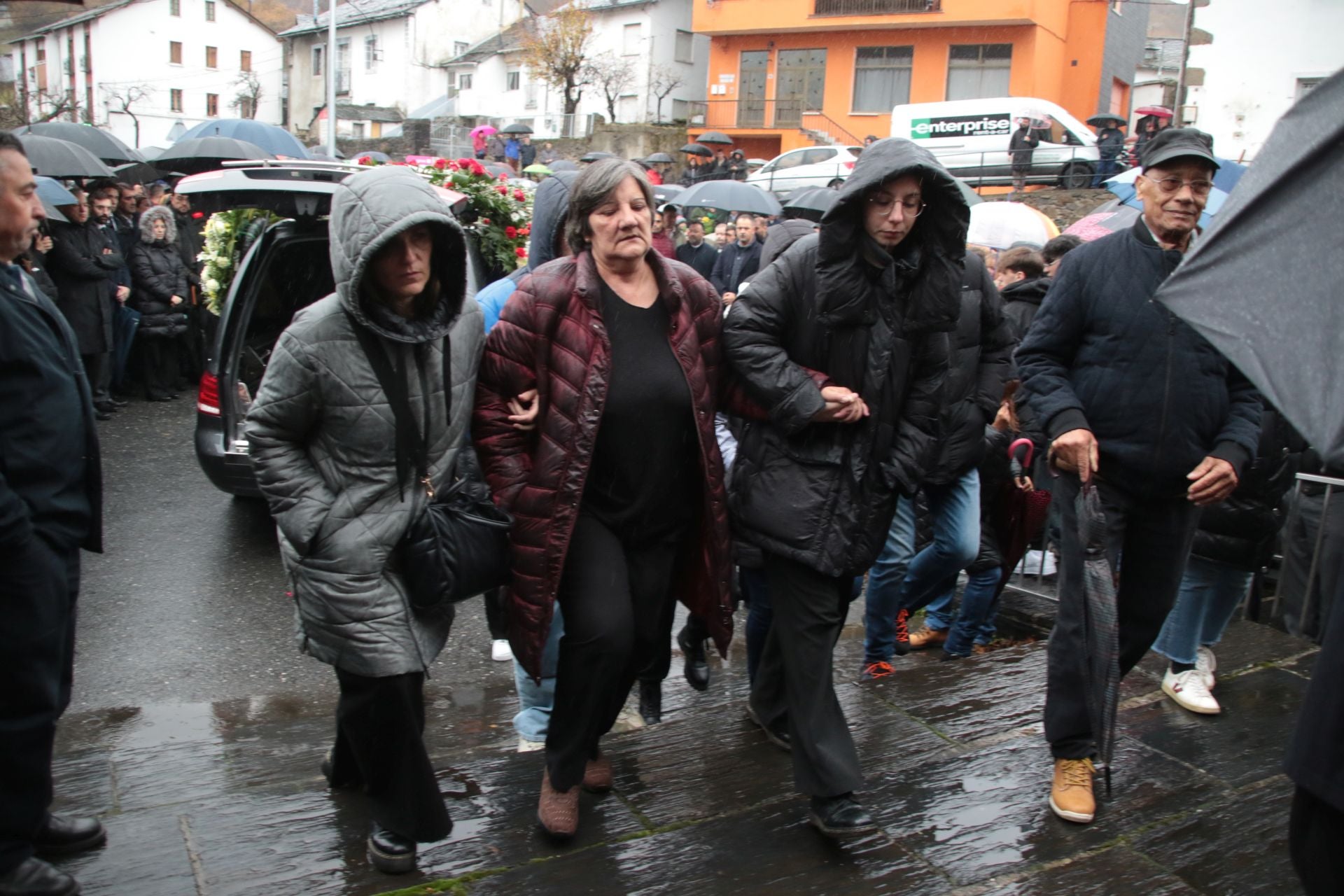 Imágenes del funeral por el minero fallecido en Caboalles