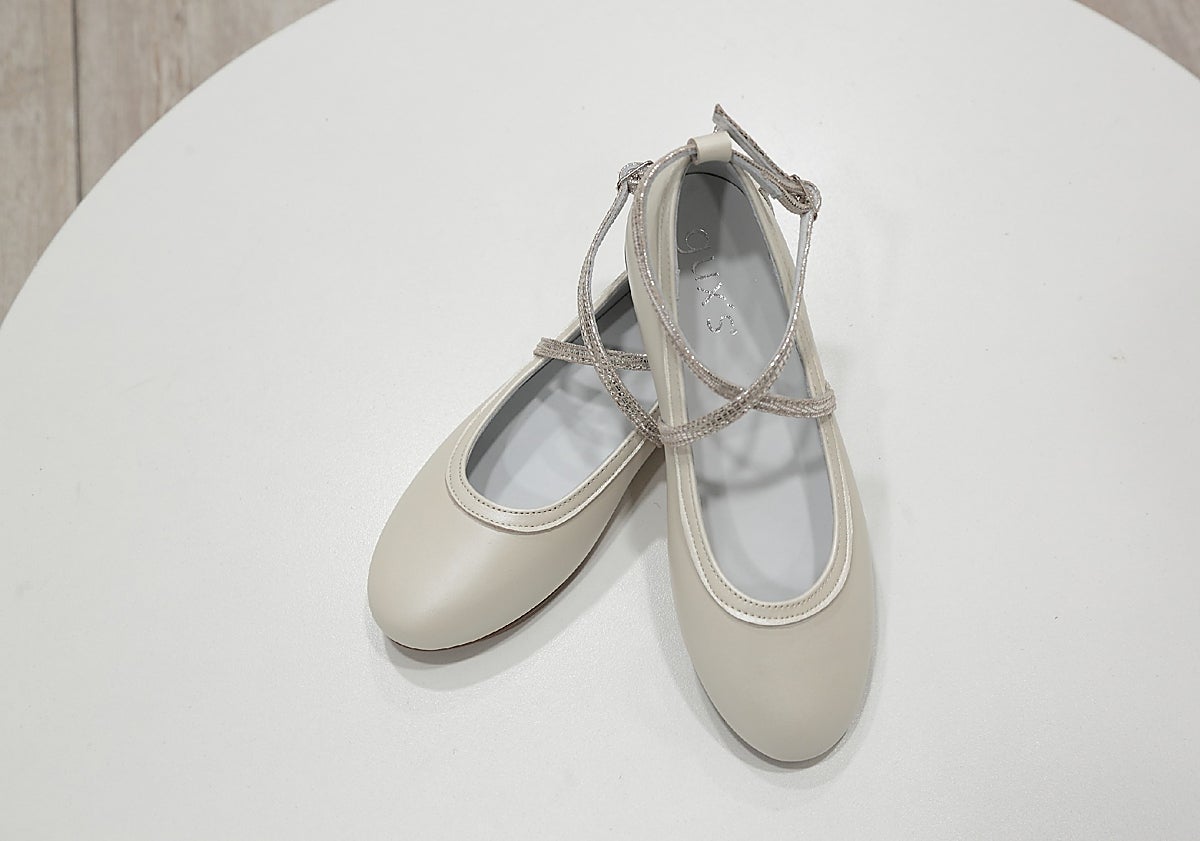 Imagen principal - Colección de zapatos de niñas y niños para celebraciones