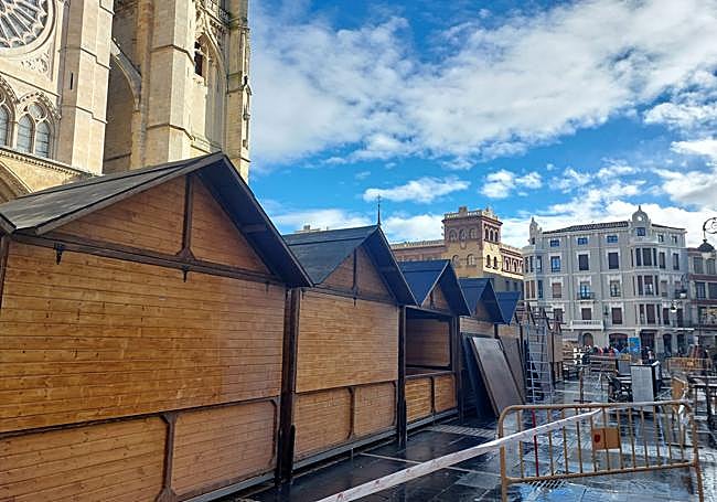 Las casetas del mercado en la plaza de Regla.
