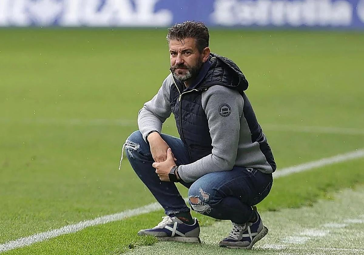 Fernando Estévez en un duelo en El Toralín.