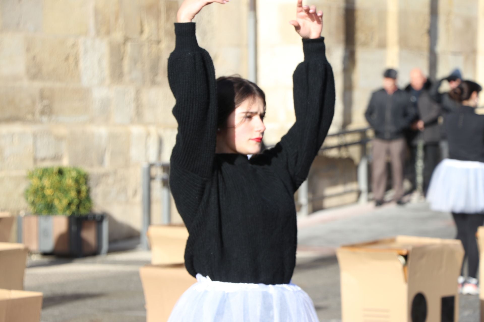 Las imágenes de la performance &#039;Caja de muñecas&#039; por el 25N en León