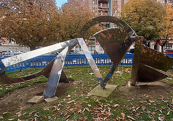 Escultura que ha sido intervenida.