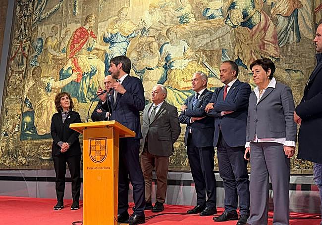 Las autoridades en la presentación del plan.