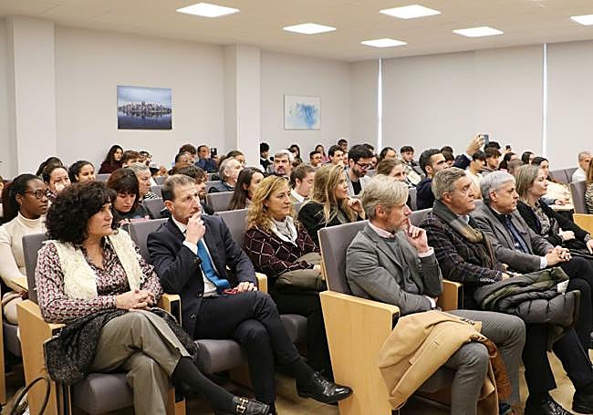 Asistentes a la presentación del informe en la Universidad de León.
