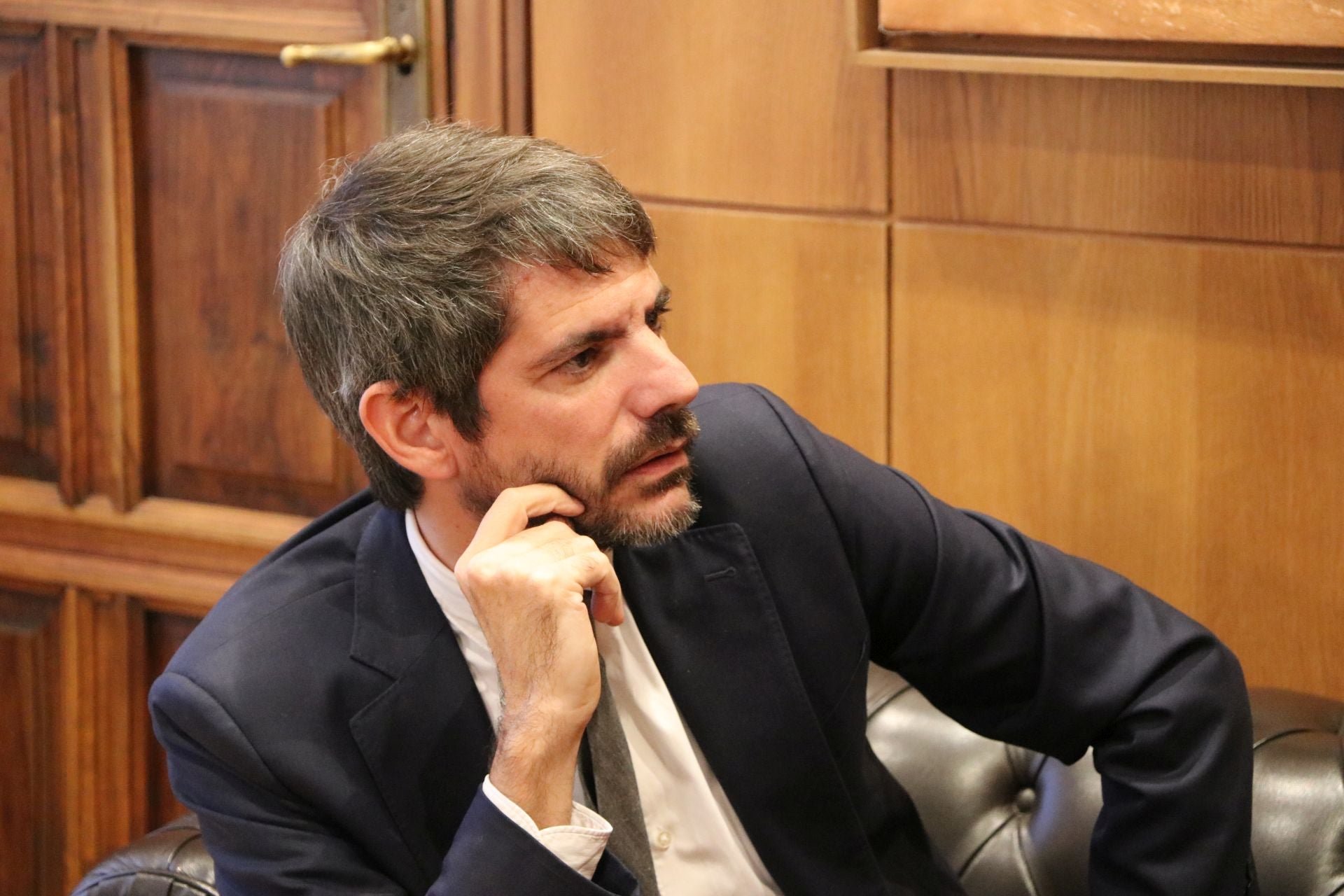 Las imágenes de la visita del ministro Urtasun para rescatar el Teatro Emperador