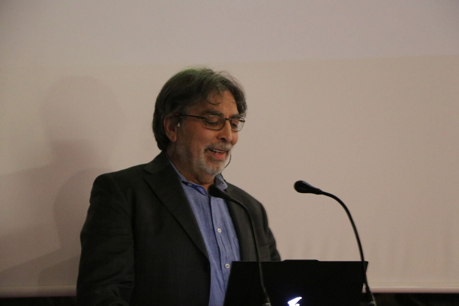 Las imágenes de la visita del ministro Urtasun para rescatar el Teatro Emperador