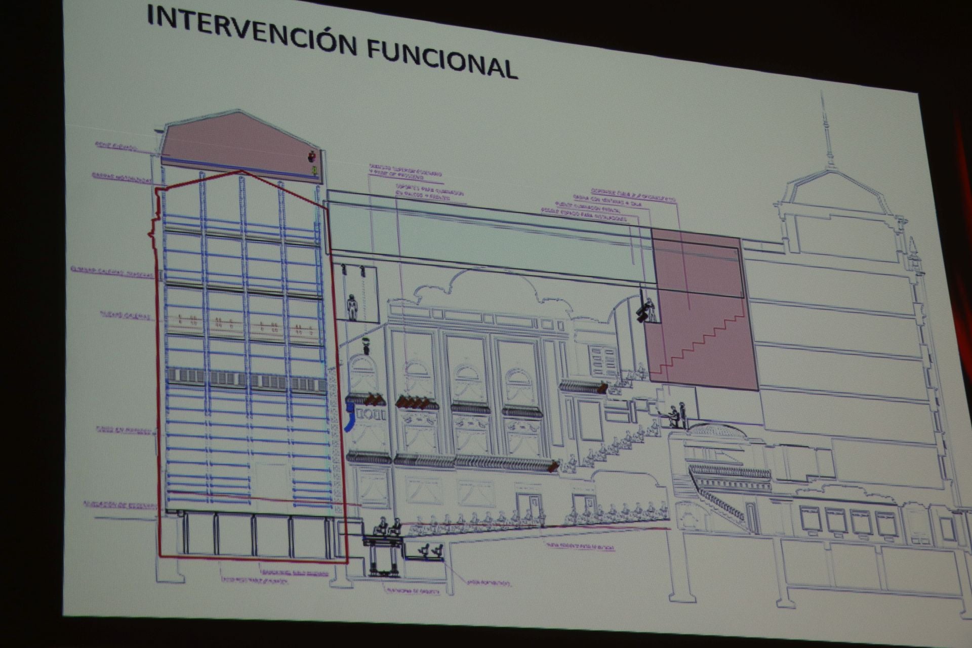Las imágenes de la visita del ministro Urtasun para rescatar el Teatro Emperador