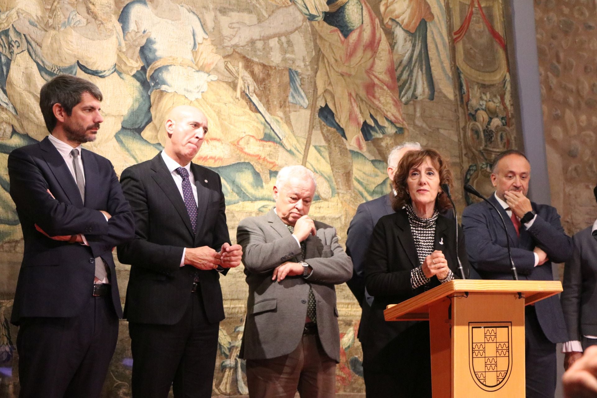 Las imágenes de la visita del ministro Urtasun para rescatar el Teatro Emperador