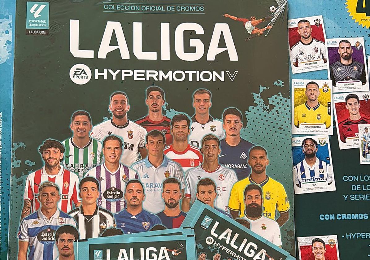 Álbum de cromos de la Liga Hypermotion.