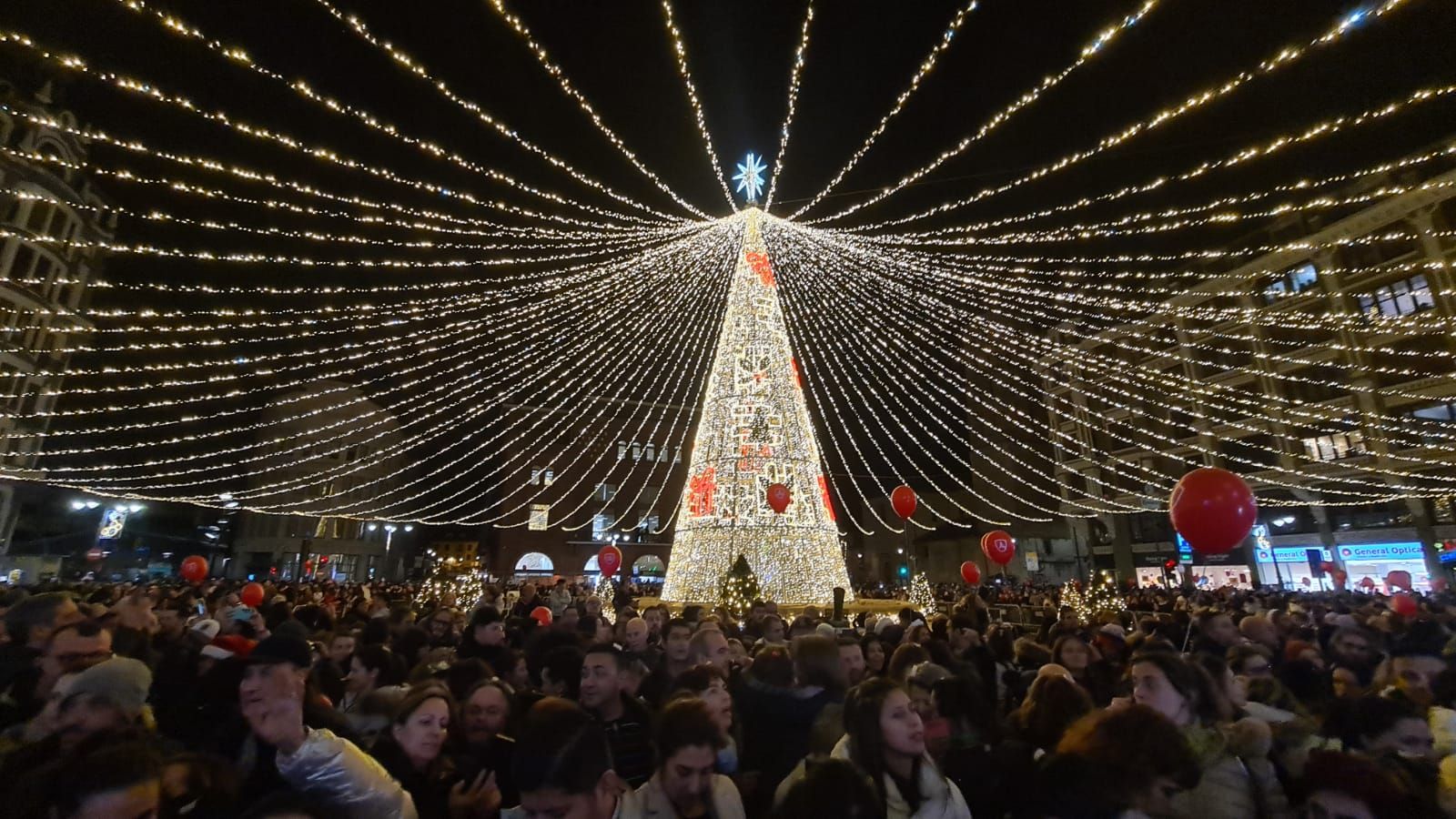 Así ha sido el encendido navideño en la ciudad de León