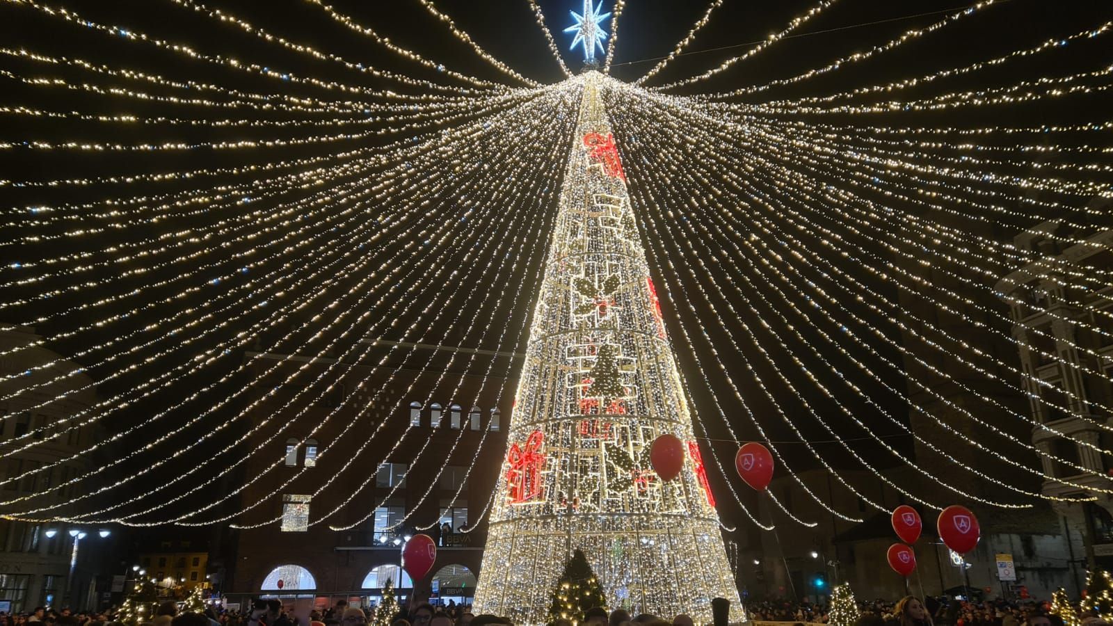 Así ha sido el encendido navideño en la ciudad de León