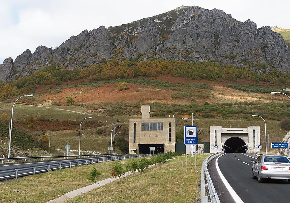 Entrada al túnel del Negrón entre León y Asturias.