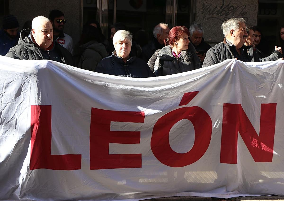 Imagen secundaria 1 - Imágenes del recibimiento en La Palomera.