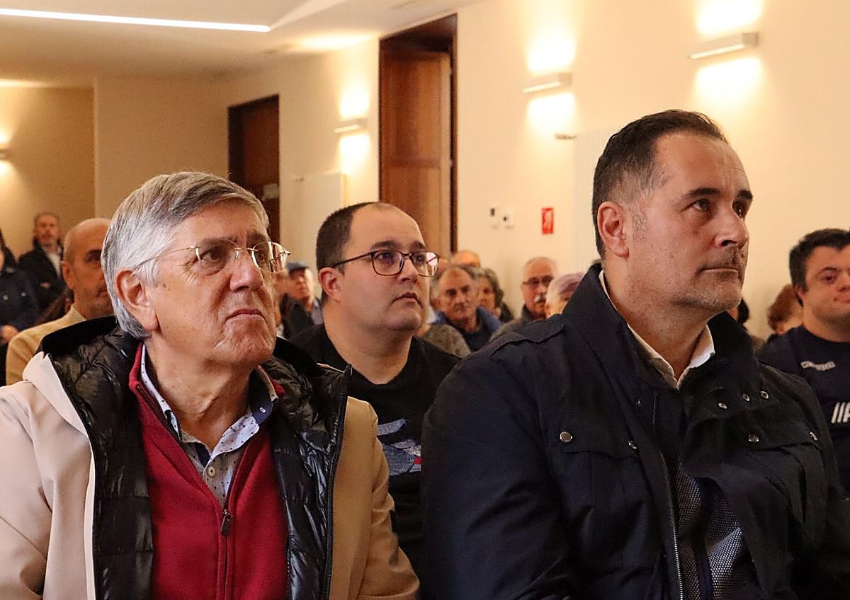 Imagen secundaria 1 - Manolo Cadenas es nombrado Hijo Predilecto de Valdevimbre