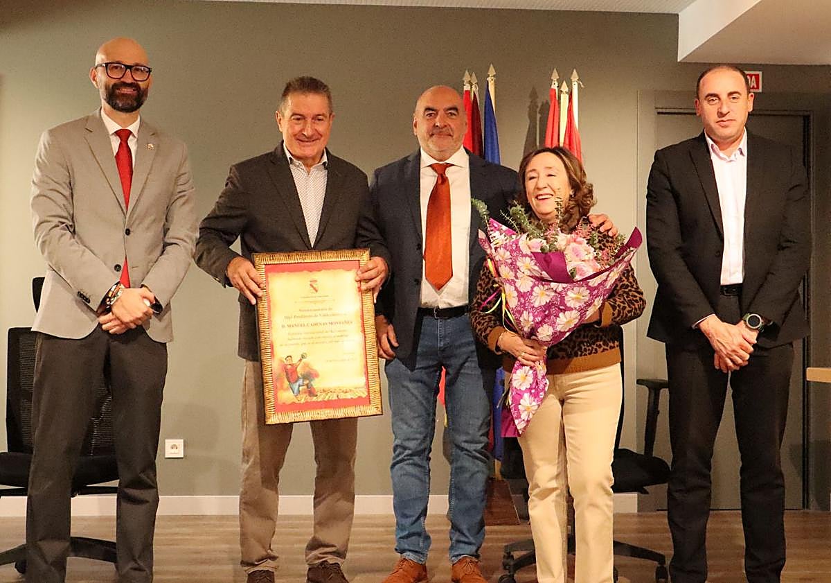 Imagen principal - Manolo Cadenas es nombrado Hijo Predilecto de Valdevimbre