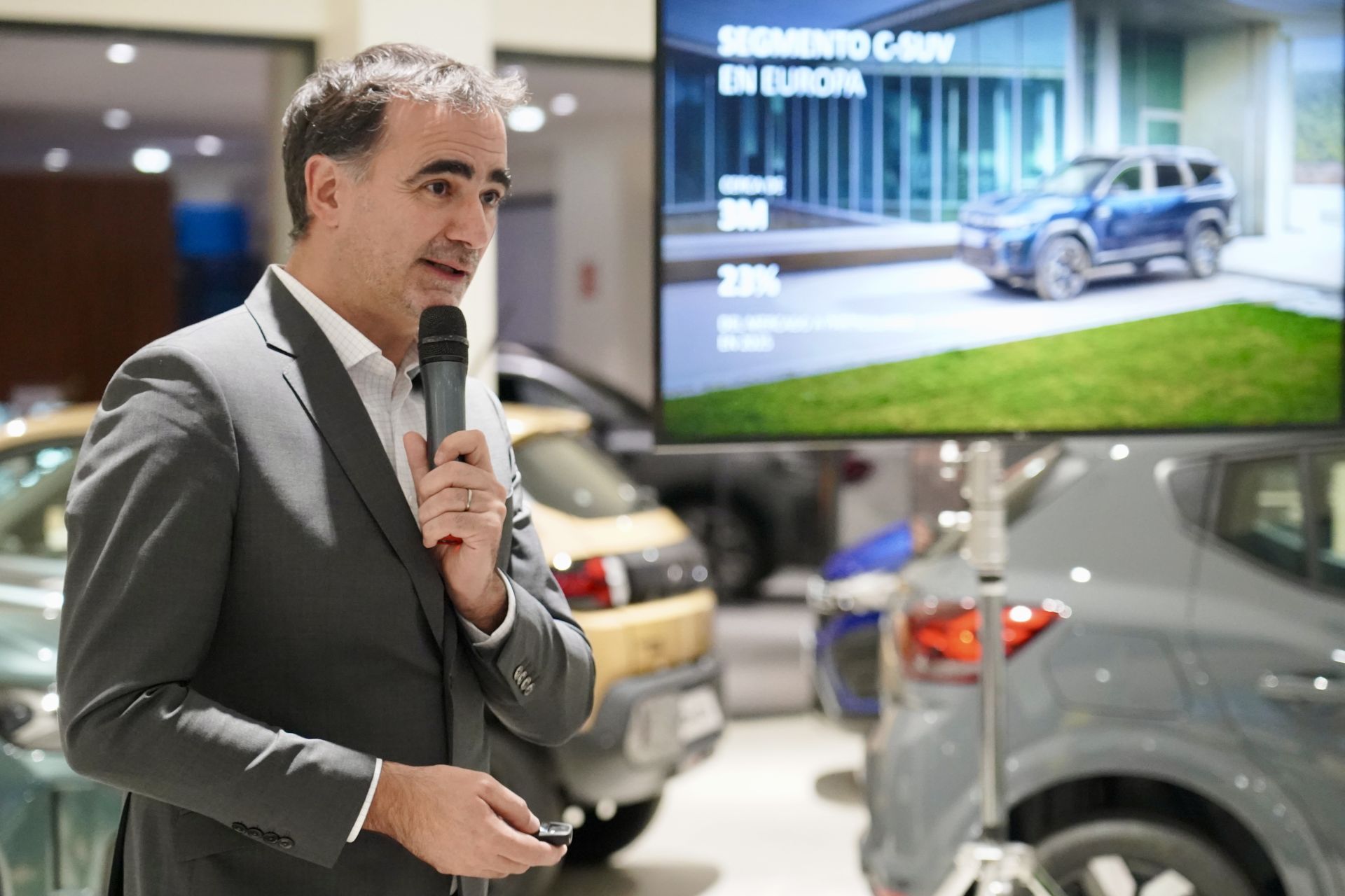 El director general de Dacia España, Laurent Sengenes, presentando el nuevo Dacia Bigster