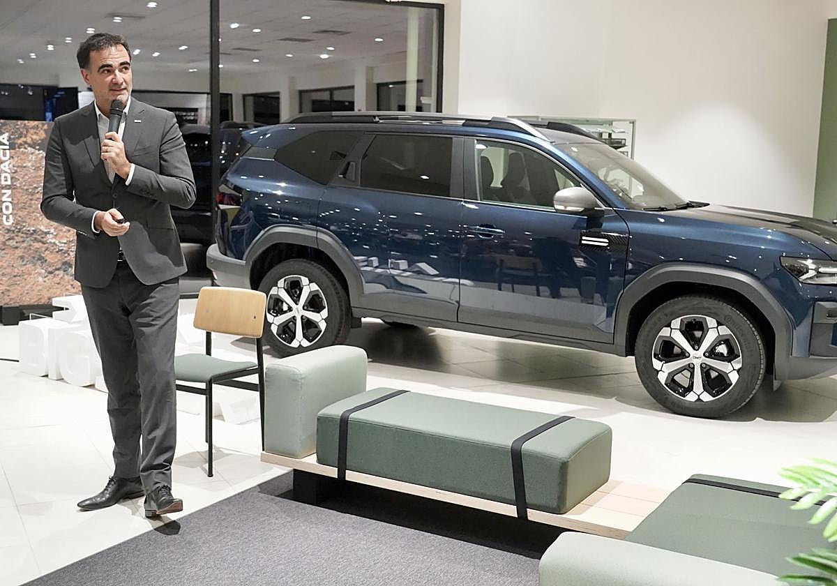 El director general de Dacia España, Laurent Sengenes, presentando el nuevo Dacia Bigster