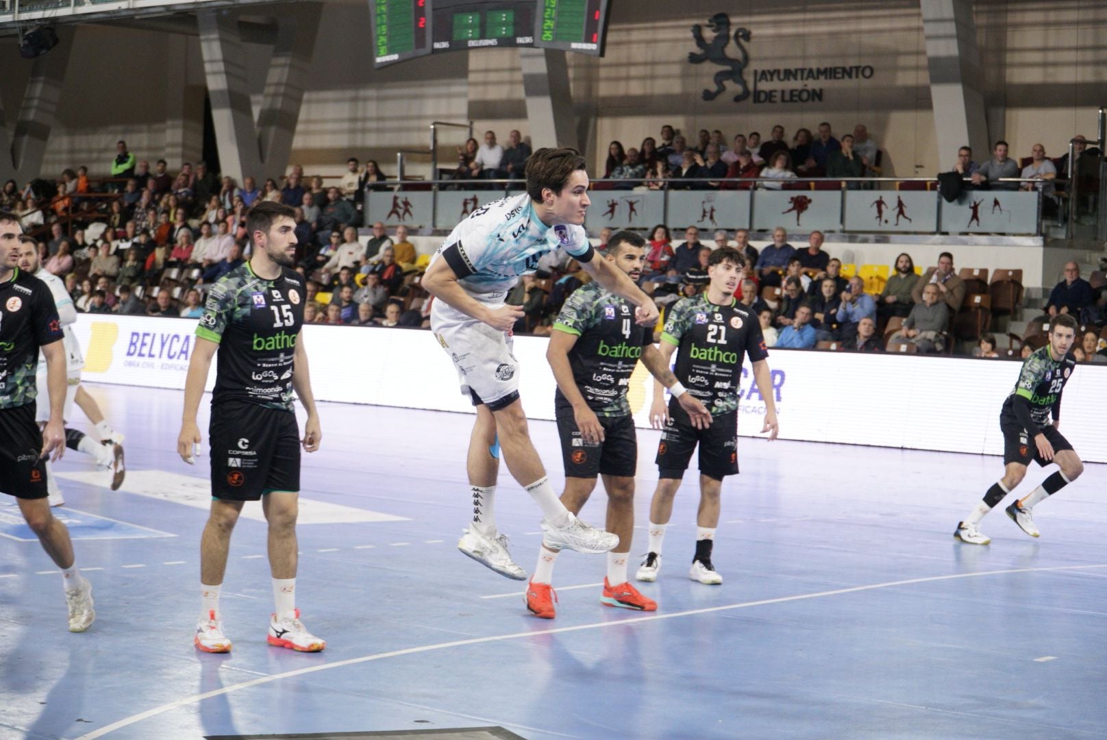 Las mejores imágenes del Abanca Ademar - Torrelavega