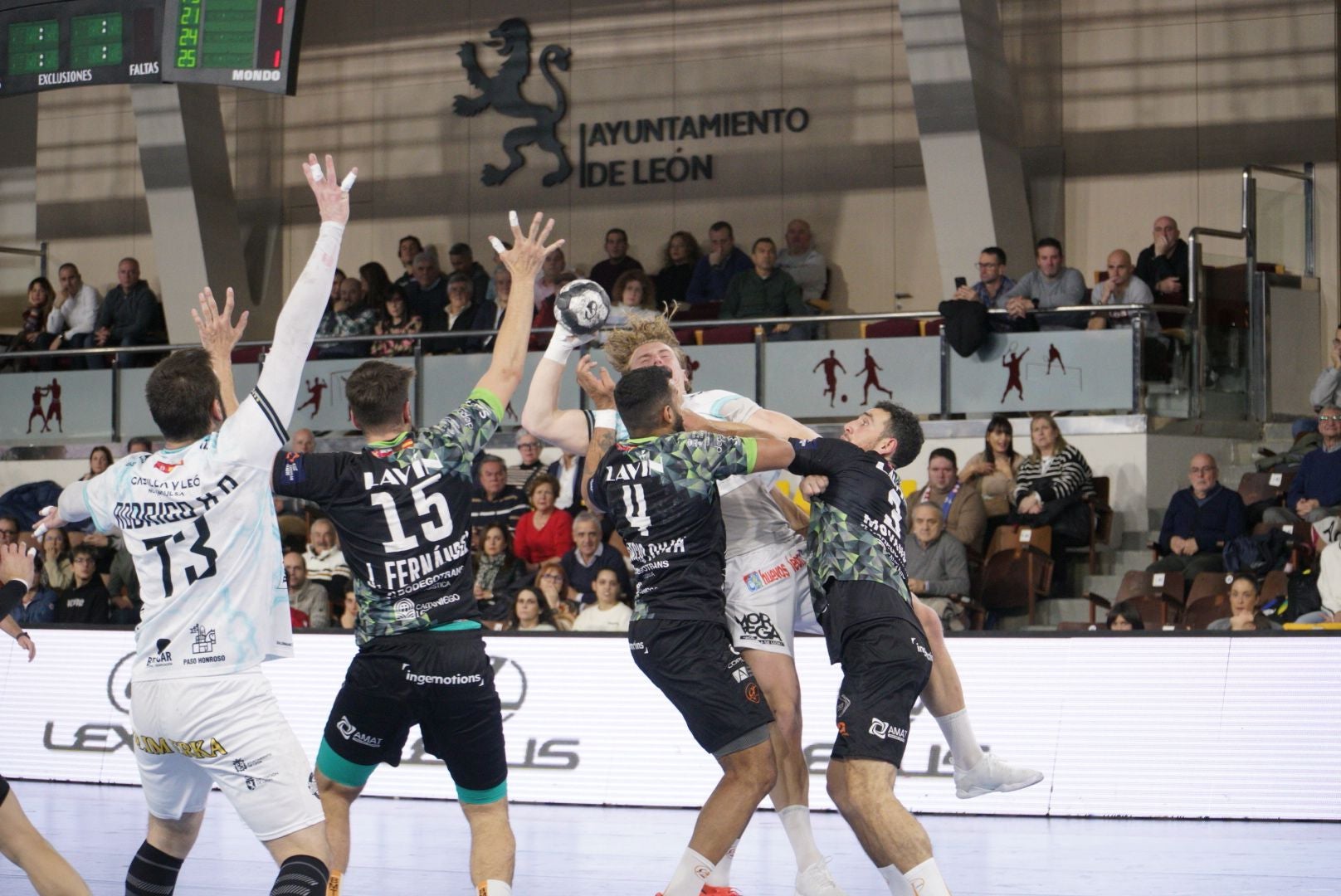 Las mejores imágenes del Abanca Ademar - Torrelavega