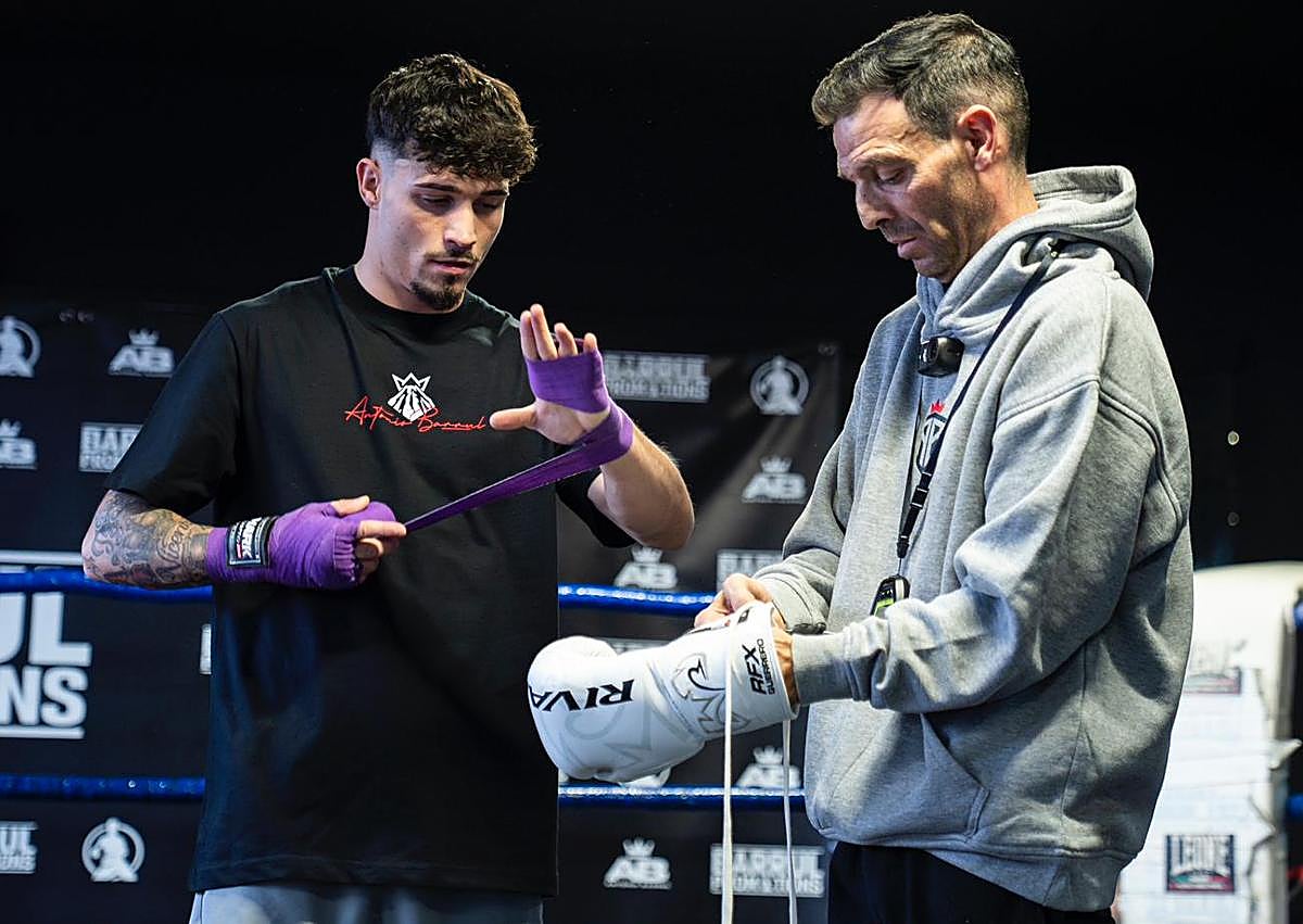 Imagen secundaria 1 - Imágenes de la preparación del combate.