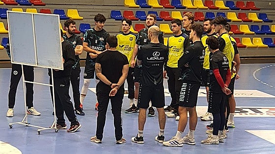 El Ademar finaliza su recorrido europeo con buen juego y una amarga derrota