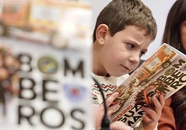 El leonés Guzmán con el calendario solidario de Bomberos de León 2026 que protagoniza.
