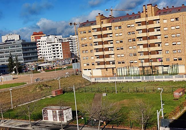 La ZEC de la calle José Tejera vallada, a escasos metros de la situada entre 8 de Marzo y Juan Pablo II: