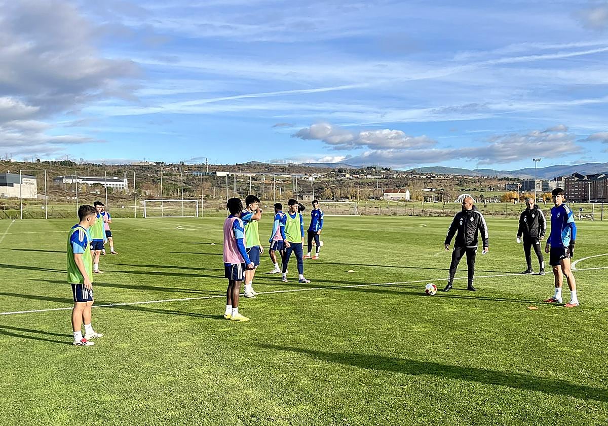Entrenamiento de la Ponferradina.