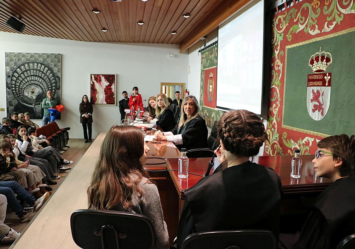 Recreación del juicio en la ULE.
