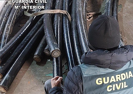 El cobre recuperado tras la operación.