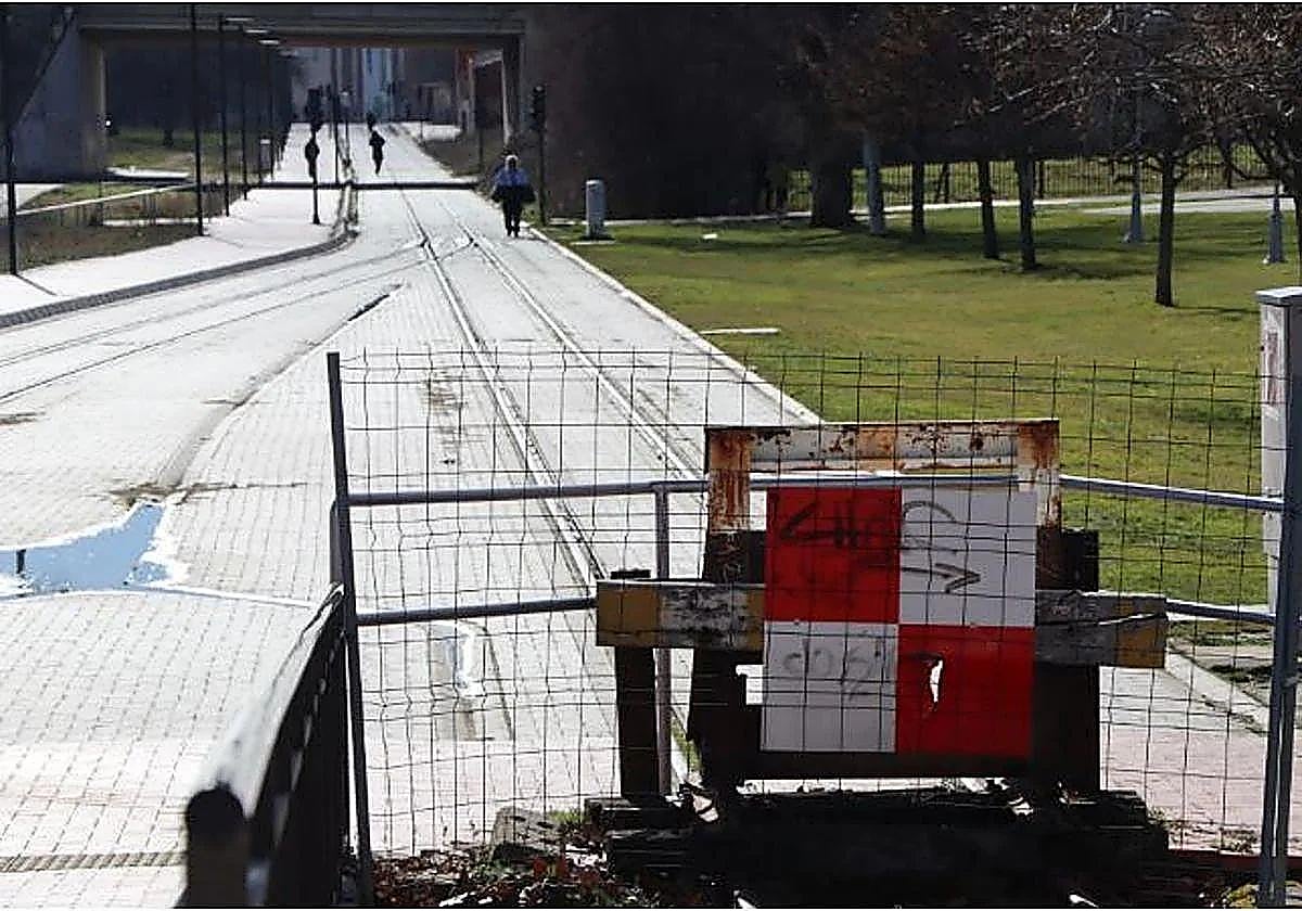 La traza ferroviaria en su final en la estación de Matallana en el centro de León.