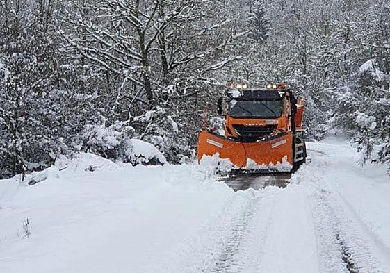La nieve complica el tráfico en dos puertos de León y un tramo de autopista