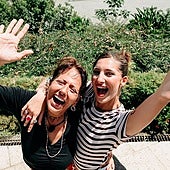 Yolanda Ramos y su sobrina en la promoción del programa.