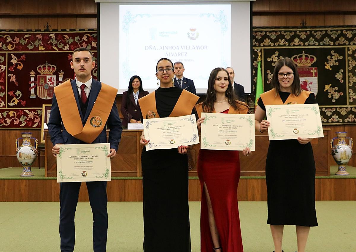 Imagen secundaria 1 - La ULE gradúa a los nuevos titulados de la Escuela de Minas