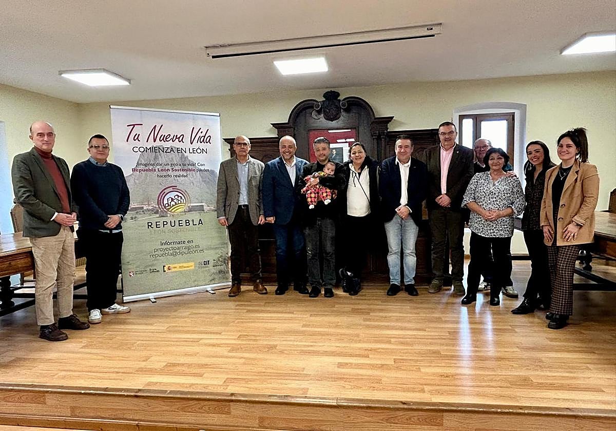 La familia en su recibimiento en Cistierna.