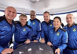 Jesús Calleja con sus compañeros de viaje al espacio