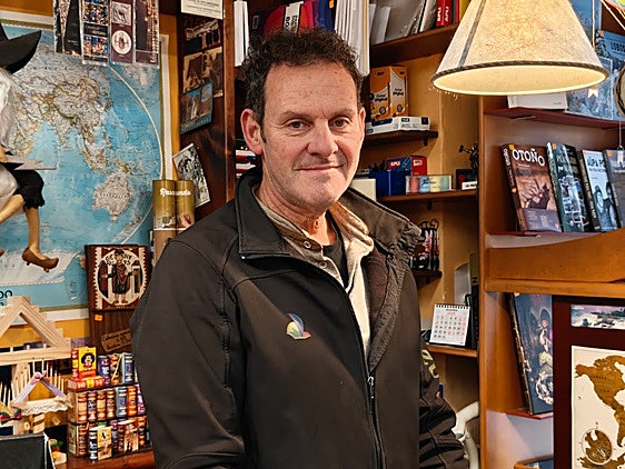 José Ramón Puente de la librería Iguazú en León.