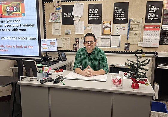 José González, ejerciendo como profesor en Estados Unidos.