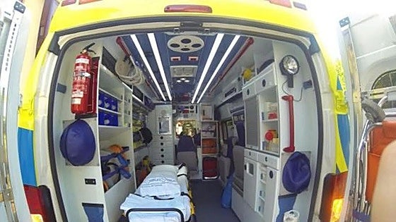 Una colisión entre dos turismos en Valverde de La Virgen deja un herido