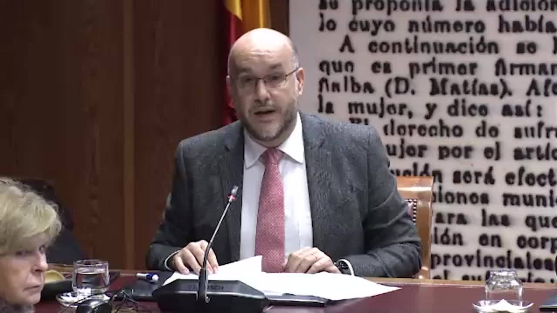 Jefe de Gabinete de Montero subraya en el Senado que "nunca jamás" ha recibido "pagos"