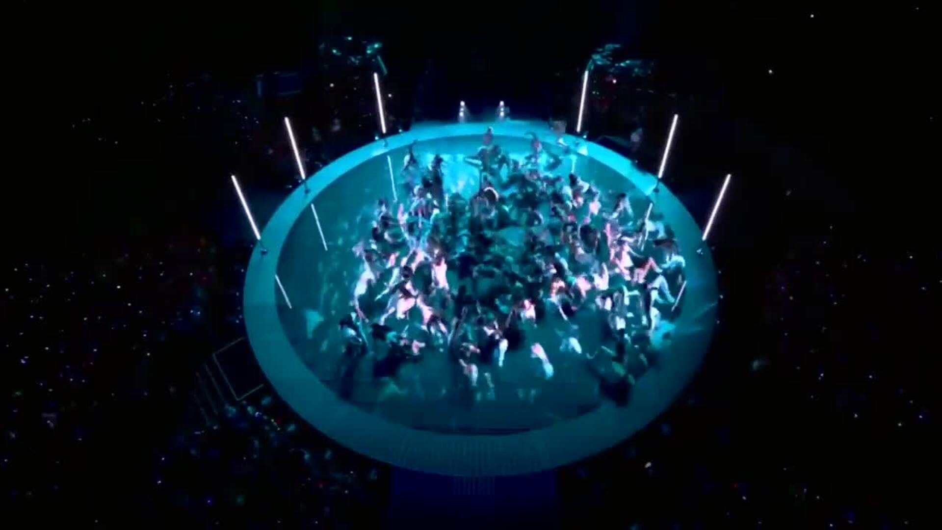 Jennifer López cumple 56 años y endulza el día con un regalo para sus fans