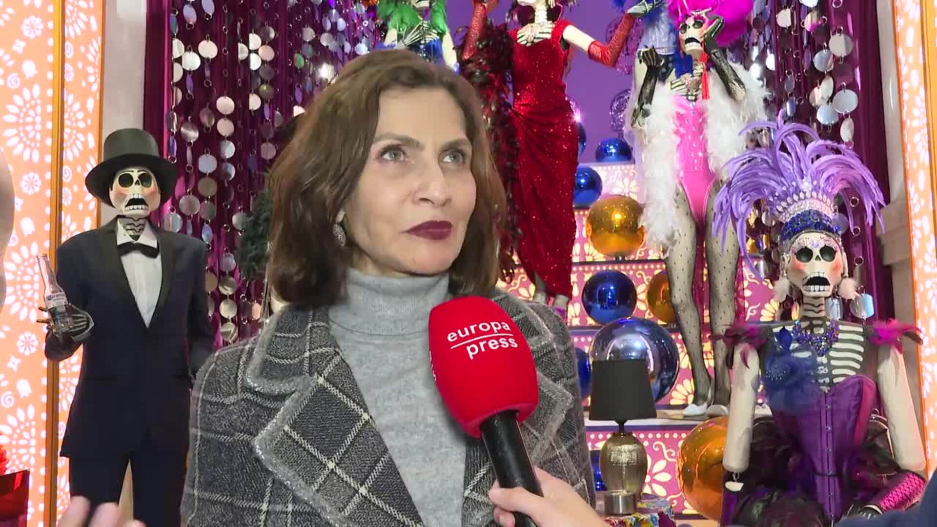 Fundación Casa México celebra el Día de Muertos con un altar ambientado en el cabaret mexicano