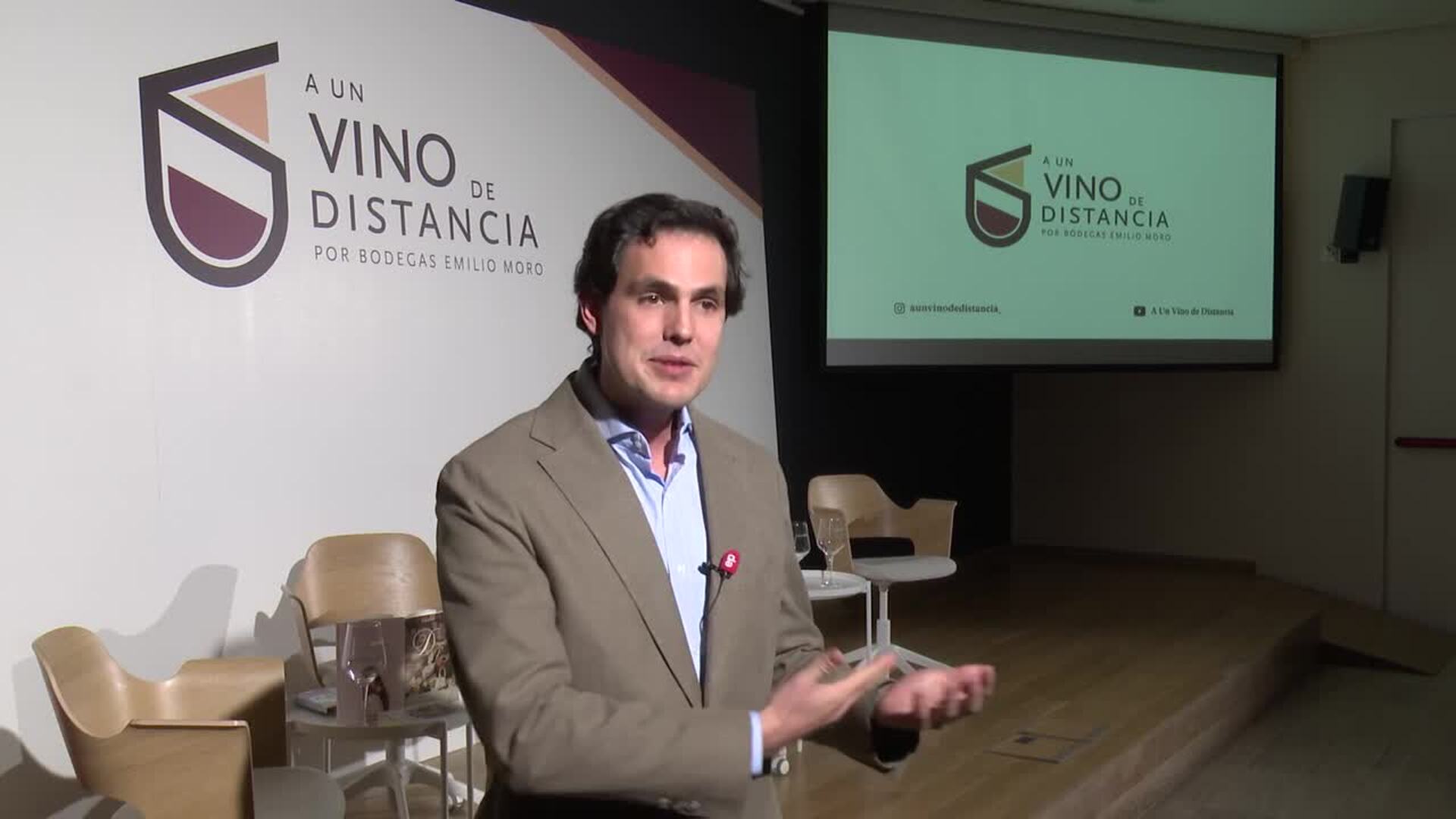 Emilio Moro genera un espacio de "conexión" con el primer directo de 'A un vino de distancia'
