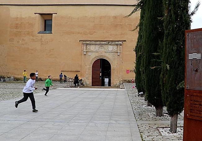 Entrada del Museo de los Pueblos Leoneses en Mansilla de las Mulas.