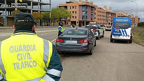 Unos encapuchados asaltan un chalé en el alfoz de León y retienen a sus propietarios