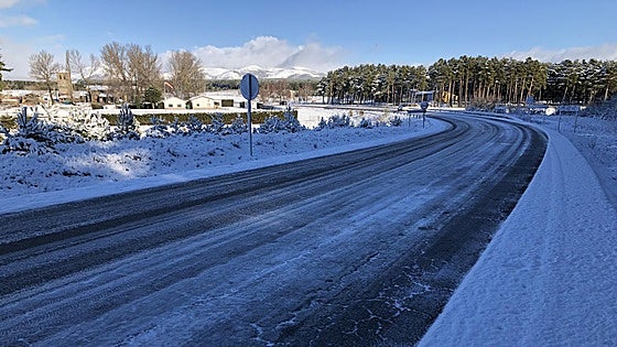 Hielo en las carreteras y circulación con precaución: la nieve marca la madrugada del sábado en León