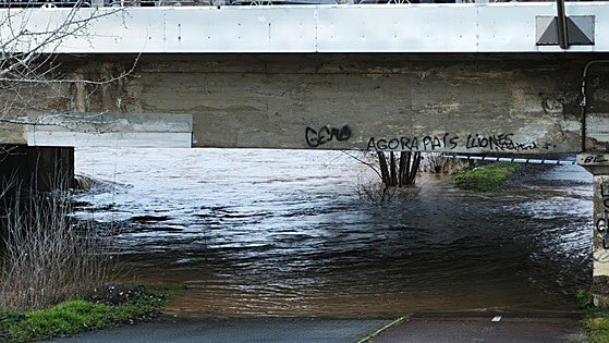 Alertas roja y naranja y en los principales ríos de León por desbordamiento