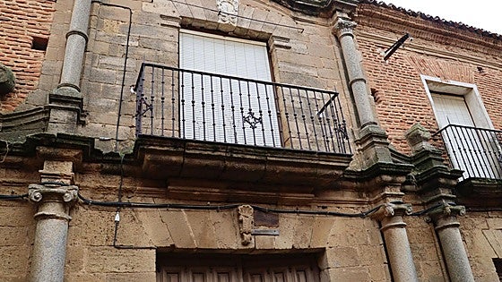 Una joya arquitectónica en un pueblo de León: a la venta el palacio donde durmió Napoleón
